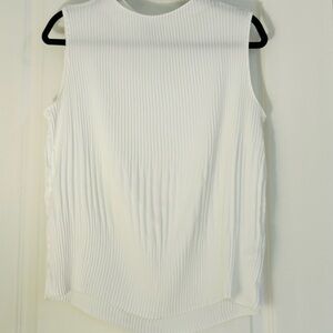 Naked Zebra White Pleated Tank Top Blouse Women’s Size Medium